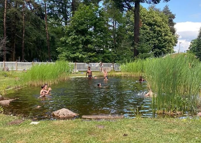 Du Cote De Chez Sam Inn